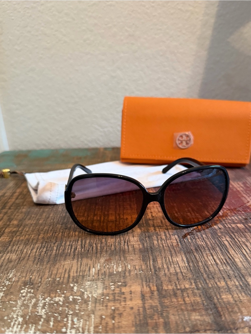 Tory Burch TY7026 Black Oversized Sunglasses Gradient Lens Case Pouch